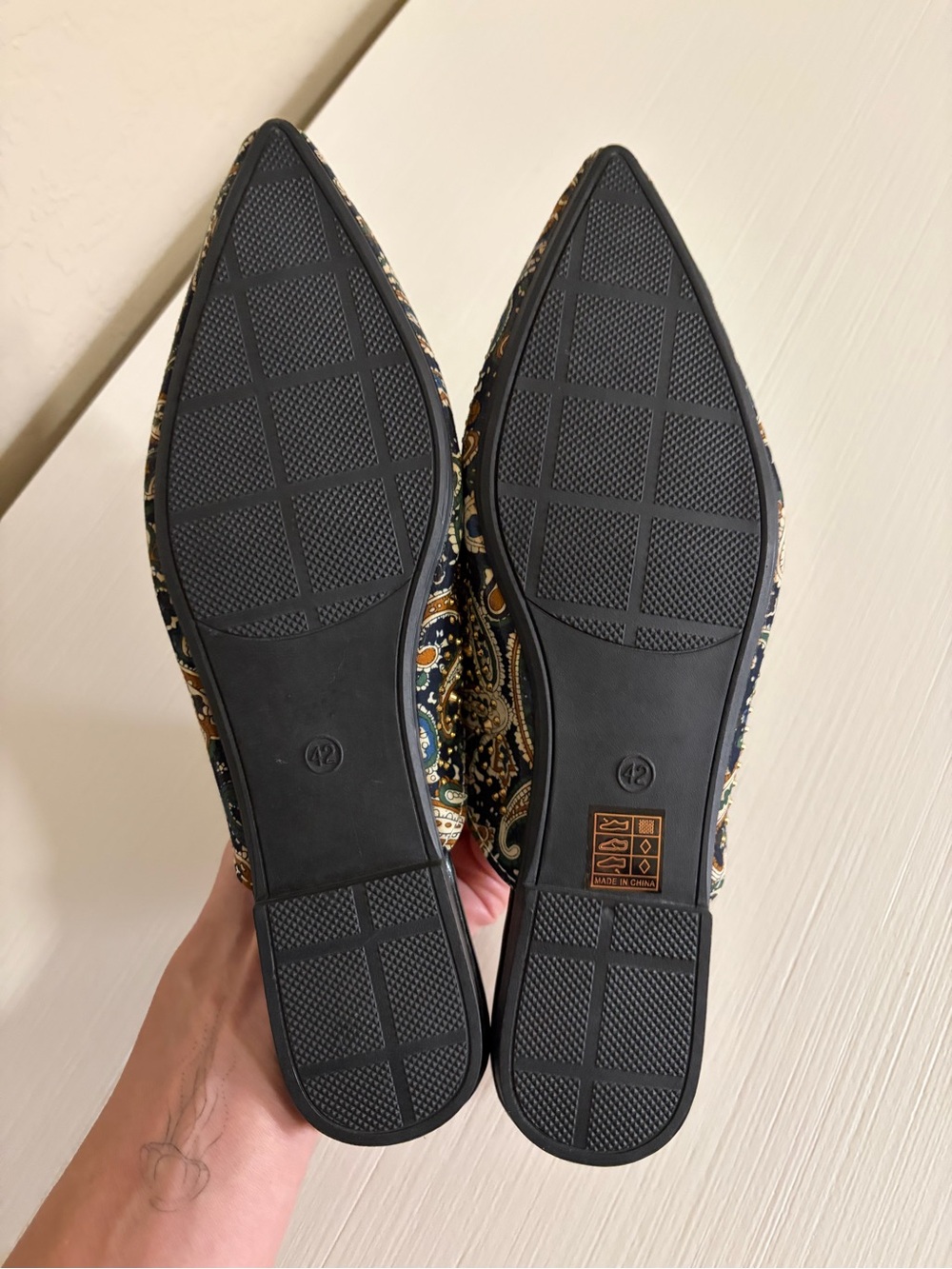 ✨⚜️NWOT ⚜️🌙Chic Embellished Pointed Toe Slip-On Mules with Gold Hardware ⚜️✨ - Picture 9 of 10